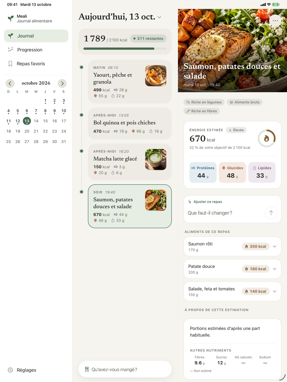 Meali sur iPad affiche un calendrier, les repas du jour avec 1 789 kcal notées sur 2 100 et, à côté, le repas saumon, patates douces et salade ouvert avec son estimation de 670 kcal.