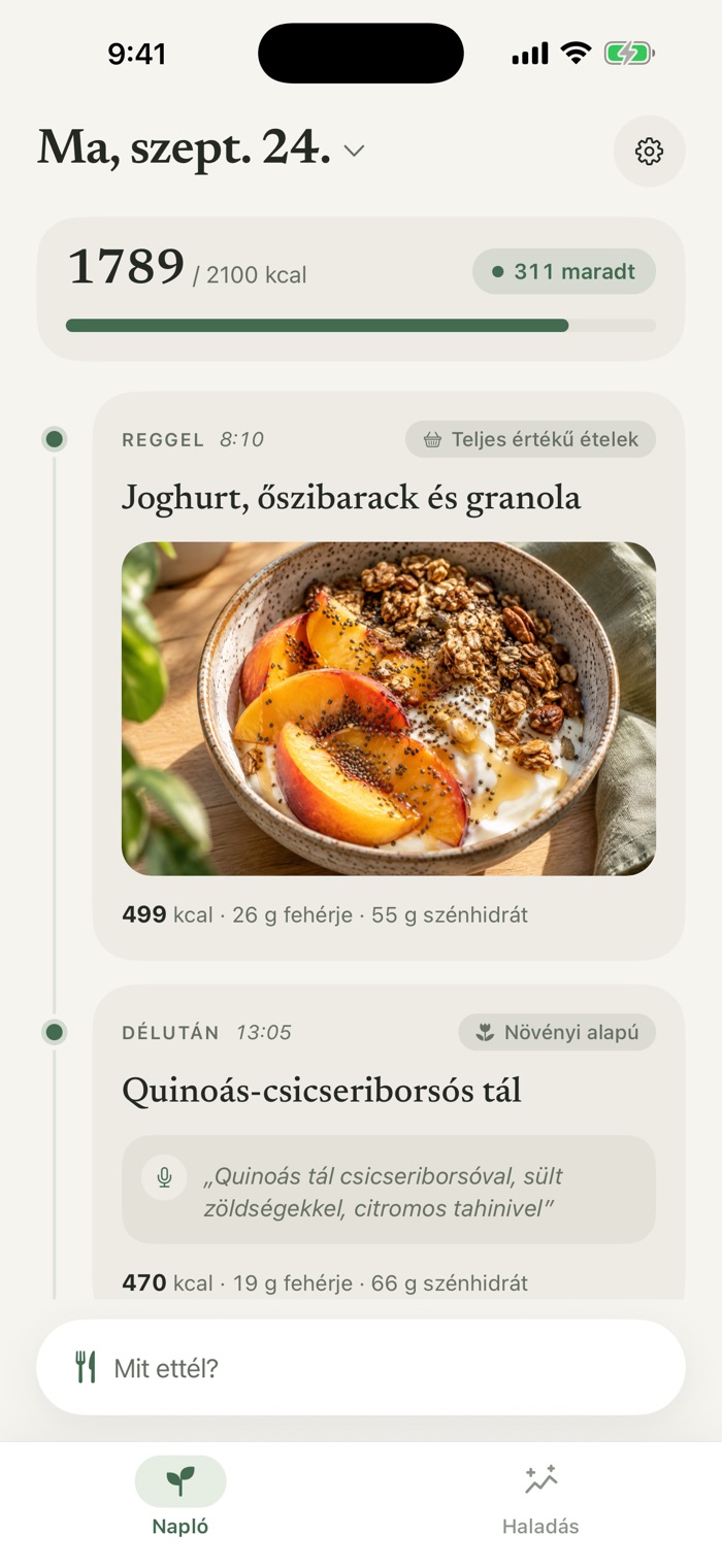 A Meali mai naplója: 1789 / 2100 kcal rögzítve, 311 maradt. Reggel egy joghurtos-őszibarackos granola fotója, délután egy hangjegyzetként rögzített quinoás-csicseriborsós tál.